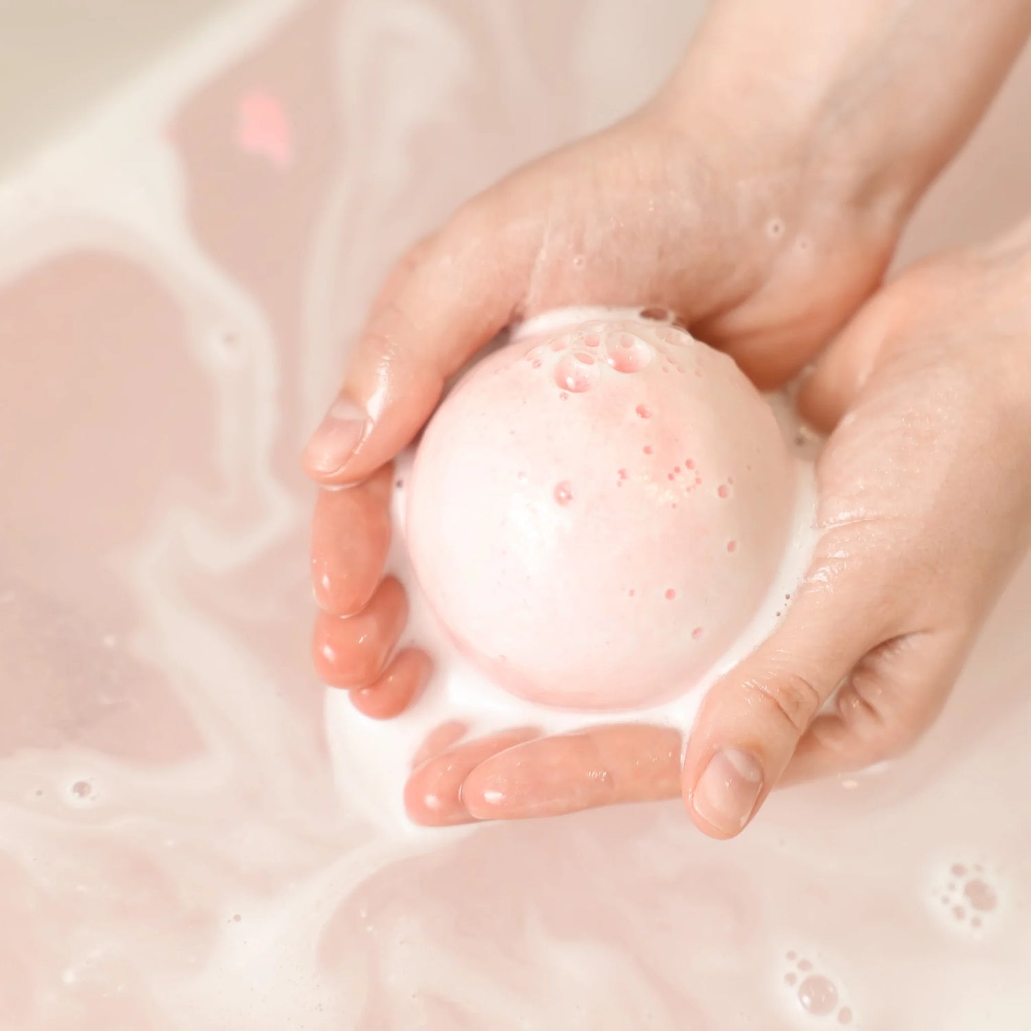 Classic and color changing bath bombs